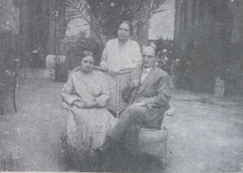 El general L&aacute;zaro Chac&oacute;n junto a sus hermanas Luz y Lola. (Foto: Lorena Chac&oacute;n/Colaboradora)