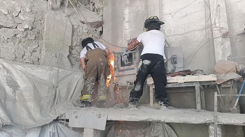 Socorristas lograron rescatar el cuerpo sin vida de la v&iacute;ctima. (Foto: Bomberos Voluntarios)