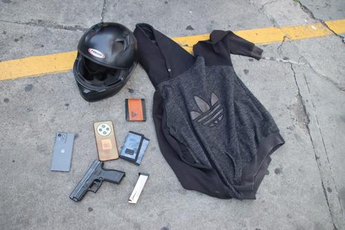 Los capturados portaban una pistola con la que presuntamente amenazaban a sus v&iacute;ctimas. (Foto: PNC)