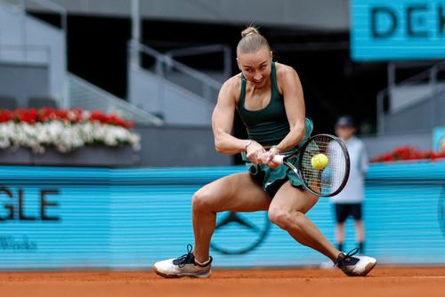La tenista Anastasia Potapova, durante el partido de este mi&eacute;rcoles frente a Karolina Pliskova. (Foto: AFP)