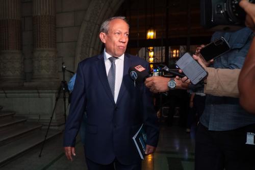 &Aacute;vila Aparicio, mencion&oacute; que explic&oacute; al mandatario que se necesita hacer una reingenier&iacute;a en el Ministerio P&uacute;blico. (Foto: &Oacute;scar Rivas / Soy502)