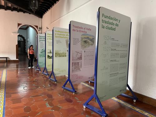 La muestra ilustra la transformaci&oacute;n urbana de la ciudad, desde la arquitectura colonial hasta el surgimiento de edificaciones modernas. (Foto: Sandra Sebasti&aacute;n/Colaboradora)