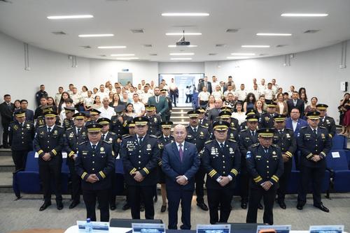 Autoridades confirmaron el ascenso de diez comisarios para reforzar la estructura de la PNC. (Foto: PNC)