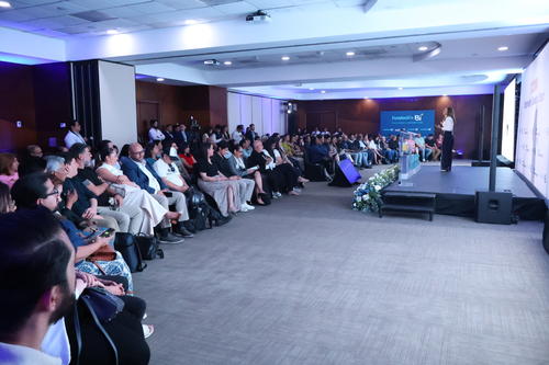 Fundaci&oacute;n Bi, emprendedores, emprender,  innovar, crecer, summit, conocimiento, negocios, Guatemala, Soy502 