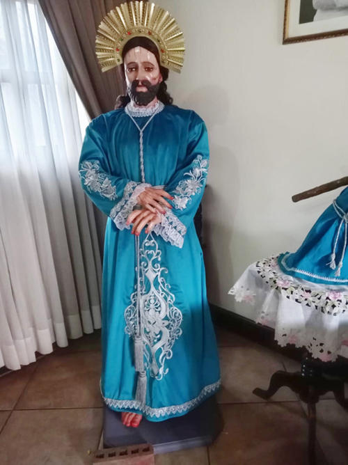 Do&ntilde;a Paquita: creatividad entre t&uacute;nicas y trajes t&iacute;picos de gala.  (Foto: Julio Bala/Cola