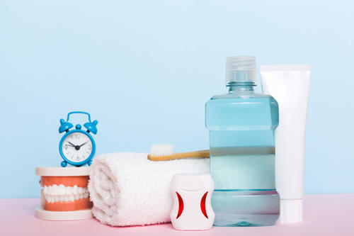 Cepillarse despu&eacute;s de cada comida, y antes de ir a dormir y despertar es esencial para la salud bucal. (Foto: Shutterstock)
