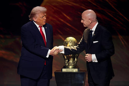 Donald Trump y Gianni Infantino dijeron este jueves que Ir&aacute;n disputar&aacute; los juegos del Mundial 2026 en Estados Unidos. (Foto: FIFA)
