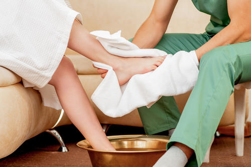 Aseg&uacute;rate de que los utensilios usados en tu pedicure est&eacute;n bien desinfectados para prevenir infecciones por hongos. (Foto: Shutterstock)