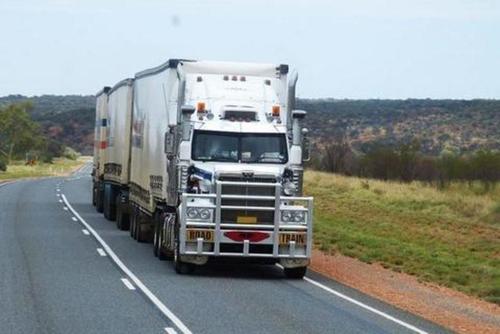 Se estima que el d&eacute;ficit de pilotos de transporte pesado se traduce en unas 13,200 personas. (Foto: Archivo/Soy502)