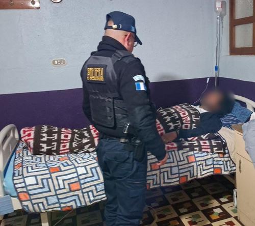 Denis "N" fue llevado a un centro asistencial bajo custodia policial. (Foto: PNC)