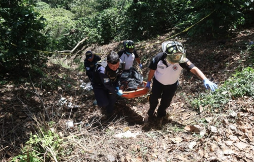 Recolectores de le&ntilde;a ubicaron el cuerpo del joven sin vida. (Foto: CVB)