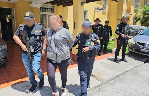 Wendy &ldquo;N&rdquo;, de 39 a&ntilde;os, fue arrestada tras un allanamiento en Boca del Monte, Villa Canales. (Foto: PNC)