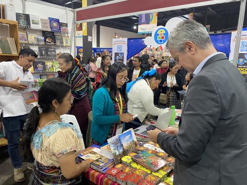 El nuevo libro de Negma Coy fue publicado por editorial Cholsamaj. (Foto: Carlos Sotz)