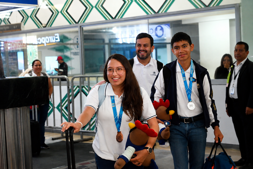 Estudiantes, Colegio Castillo C&oacute;rdova, medallas, plata, bronce, World Youth Mathematics Olympiad, WYMO, Indonesia, bachillerato, Guatemala, Soy502