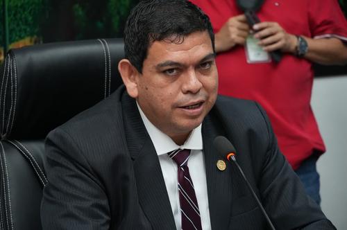 El magistrado Mario Vel&aacute;squez expuso los retos log&iacute;sticos y legales para registrar de forma permanente a guatemaltecos en el exterior. (Foto: Wilder L&oacute;pez/Soy502) 