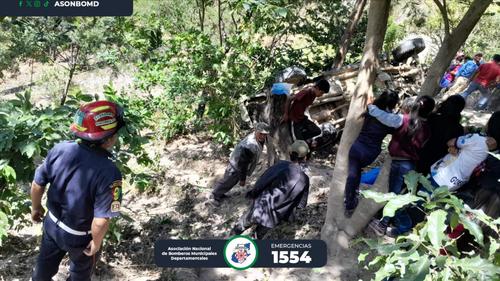 En el picop se transportaban 17 personas, siendo la mayor&iacute;a menores de edad. (Foto: Asonbomd)