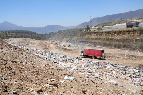 Diariamente se estima que ingresan al vertedero 480 camiones con desechos. (Foto: Archivo/Soy502)