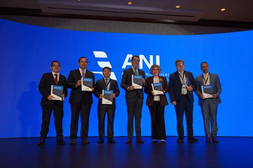 Entrega del Plan Sectorial de Infraestructura Econ&oacute;mica por Alianzas P&uacute;blico-Privadas (APP) a los miembros del Consejo Nacional de Infraestructura. (Foto: ANI/Soy502)
