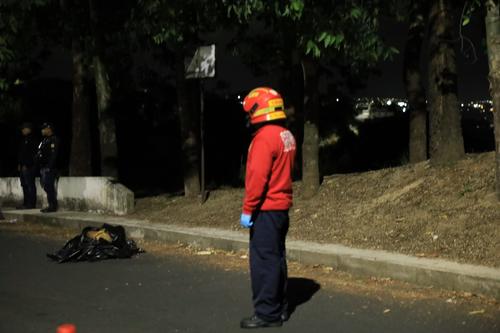 El cuerpo fue abandonado en la v&iacute;a p&uacute;blica. (Foto: CBM)