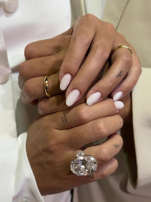 El anillo de compromiso de Georgina, es una lujosa pieza  de 37 quilates que est&aacute; valorada entre 4 a 5 millones de d&oacute;lares. (Foto v&iacute;a: Vogue)