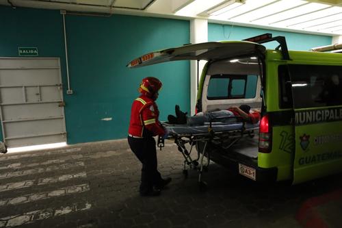 La v&iacute;ctima fue trasladada a un centro asistencial. (Foto: CBM)