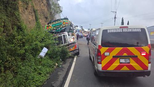 Las v&iacute;ctimas fueron atendidas y trasladadas a un centro asistencial. (Foto: CVB)