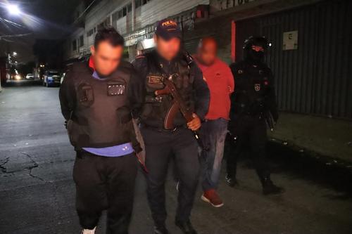 Dos adultos y un menor de edad fueron detenidos. (Foto: PNC)