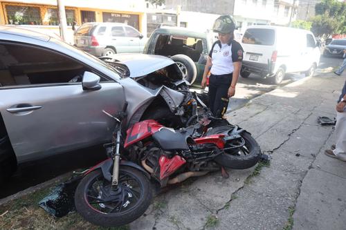Seis veh&iacute;culos terminaron involucrados en el percance vial. (Foto: CVB)
