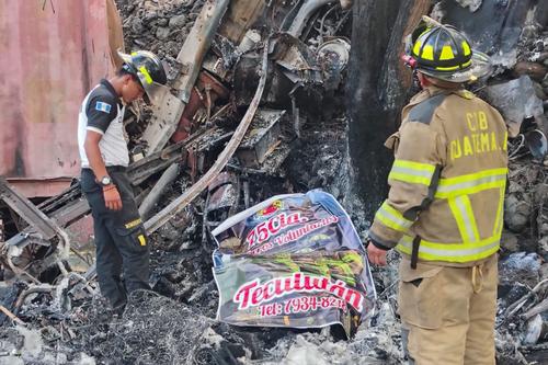 Bomberos Voluntarios, Zacapa, Usumatl&aacute;n, ruta al Atl&aacute;ntico, puente Guij&oacute;, accidente de tr&aacute;nsito, tr&aacute;iler, personas fallecidas, 03