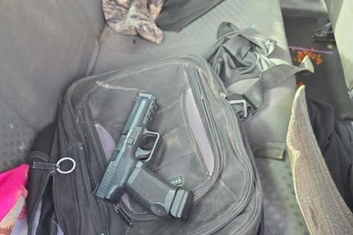 En el operativo, la PNC decomiso un arma de fuego y municiones. (Foto: PNC/Soy502)