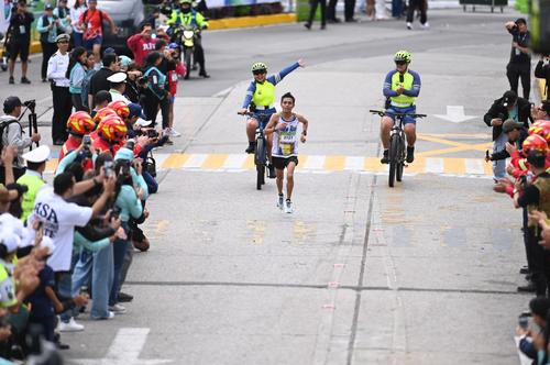 El sololateco al momento de acercarse a la meta. (Foto: Pedro Pablo Mijangos) 