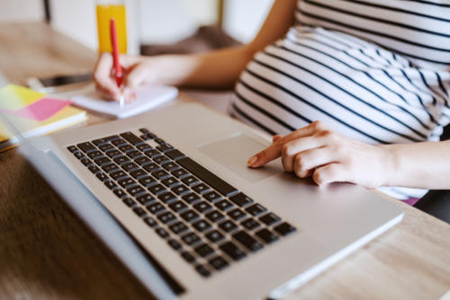 El teletrabajo prioriza a mujeres embarazadas o en lactancia, personas con discapacidad y cuidadores de personas con dependencia severa. (Foto ilustrativa: Shutterstock)