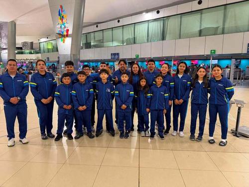 El menor junto a la delegaci&oacute;n que compiti&oacute; en M&eacute;xico. (Foto: Facebook / Mi Progreso GT)
