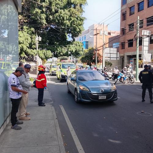 El autom&oacute;vil presenta perforaciones ocasionadas por proyectiles de arma de fuego. (Foto: CBM)