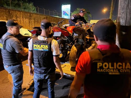 Motocicletas con reporte de robo y una con orden de secuestro fueron decomisadas. (Foto: PNC)