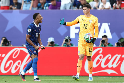 Gill protagoniz&oacute; un momento de tensi&oacute;n con Mbapp&eacute; despu&eacute;s del partido de octavos de final del Mundial. (Foto: AFP) 