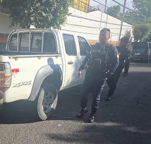 Las autoridades realizan las investigaciones para dar con los delincuentes que huyeron. (Foto: PNC)