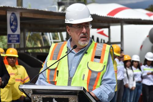 El presidente Bernardo Ar&eacute;valo anunci&oacute; el reinicio de las obras del proyecto que ahora se denominar&aacute; Viaducto Norte y Puente Ch'utb'al. (Foto: Estuardo Paredes / Soy502)