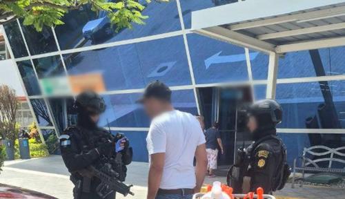 La captura se efectu&oacute; en el parqueo de un supermercado en Zacapa. (Foto: MP)