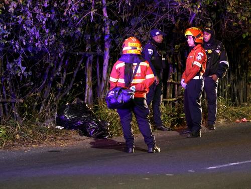 En la zona 4 de Mixco tambi&eacute;n fue encontrado un cuerpo sin vida. (Foto: CBM)