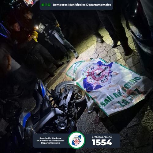 La persona fallecida qued&oacute; tendida sobre la v&iacute;a p&uacute;blica tras ser atacado. (Foto: Asonbomd)