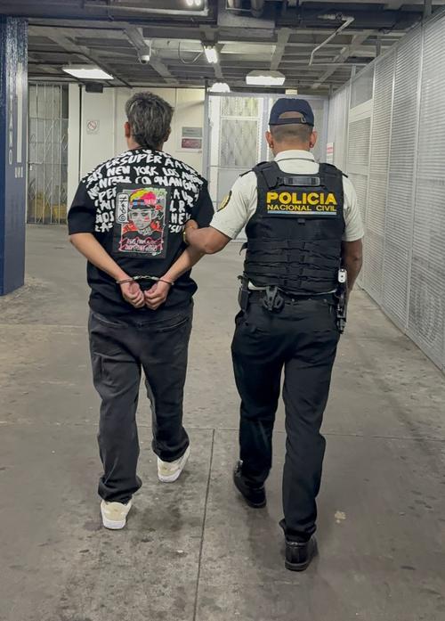 El detenido fue identificado como &Aacute;ngel "N", de 19 a&ntilde;os. (Foto: PNC)