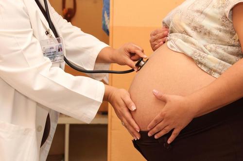 Debe de estar atenta a cualquier cambio f&iacute;sico y asistir a las cl&iacute;nicas de ser necesario. (Foto: Cortes&iacute;a: IGSS)

