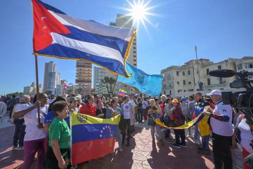 Cubanos y venezolanos festejaron en conjunto la intervenci&oacute;n estadounidense
