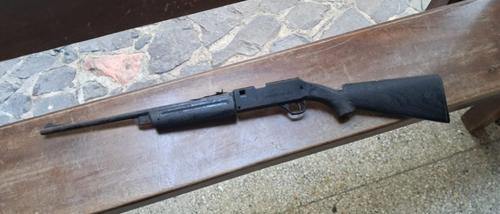 Los ahora detenidos portaban un rifle de viento. (Foto: PNC)