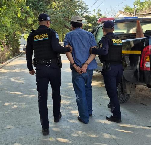 El detenido fue trasladado al juzgado correspondiente. (Foto: PNC)