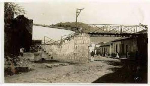 As&iacute; luc&iacute;a el puente a inicios de 1900, cuando se pensaba en una reconstrucci&oacute;n. (Foto: RR SS)