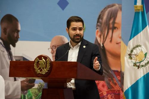 Bernardo Ar&eacute;valo, Gobierno, dos a&ntilde;os de administraci&oacute;n, esc&aacute;ndalos, crisis, marchas, 03