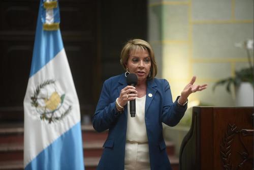 Bernardo Ar&eacute;valo, Gobierno, dos a&ntilde;os de administraci&oacute;n, esc&aacute;ndalos, crisis, marchas, 06