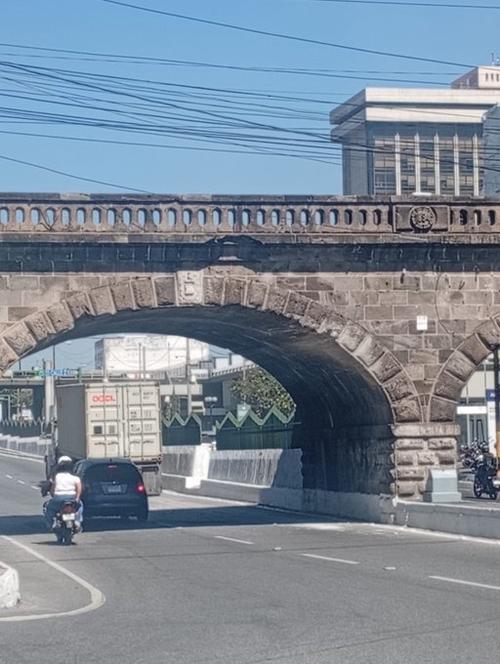 El puente Penitenciar&iacute;a sufri&oacute; da&ntilde;os ocasionados por el tr&aacute;iler. (Foto: PMT)
